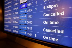 Над 2300 полета са били отменени по света през вчерашния