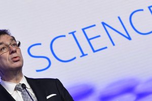 CNN Business определи изпълнителния директор на Pfizer Алберт Бурла за главен