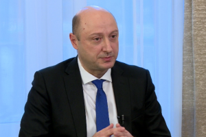 Служебният кабинет предлага с бюджета за 2022 г заплатите в