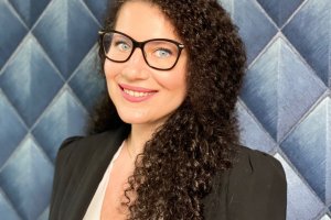 Създаването на центрове за споделени услуги в които централизирано да