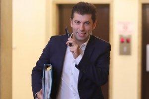 Под заглавие Ще прилагаме закона без пощада германското списание Шпигел