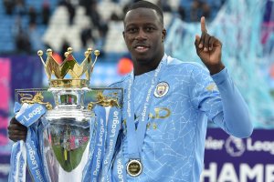 Футболистът на Манчестър С Бенжамен Менди затъва все повече в