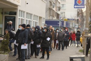 Ваксината срещу COVID 19 на Пфайзер БиоНТех в имунизационния център на УМБАЛСМ Н