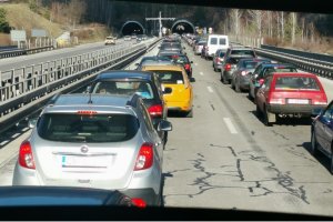 Верижна катастрофа на Тракия и ремонтите по Хемус затрудняват празничния