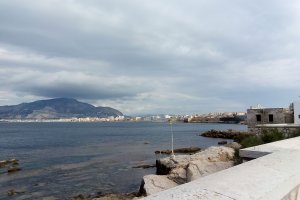 Трапани е неголям град в Сицилия Намира се на полуостров