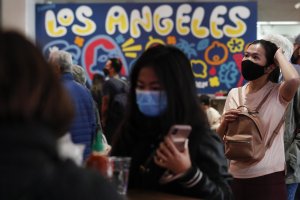 Въпреки варианта омикрон на коронавируса който се разпространява много бързо