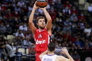 Най добрият български баскетболист Александър Везенков получи голямо признание след поредния