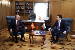 Кирил Петков пристигна тази сутрин на официално посещение в РС Македония