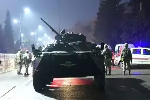 Русия и партньорите ѝ пращат военен контингент в Казахстан (ГАЛЕРИЯ)
