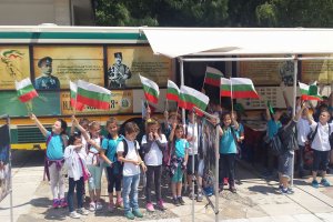 Село след село град след град Ивайло Шопски ни среща с героите