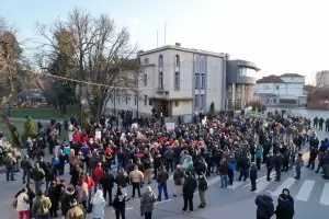 Протести заставиха община Павликени да се обяви срещу завода на Вълка