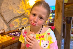 Седемгодишната рускиня Настя Радзинская Like Nastya зае шесто място в