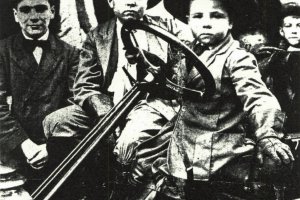 В ерата на хеликоптерните родители когато децата нямат и минута