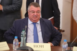 Социалната комисия започна да задава въпроси към управителя на Националния