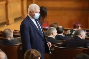 Само децата с увреждания ще се извадят от замразените плащания