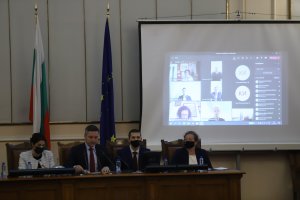 С много нападки – и политически и лични премина дискусията