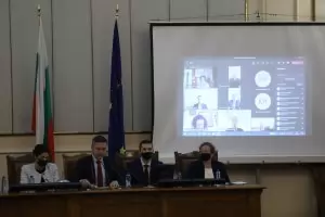 22-ма депутати са затворени по домовете си заради карантина