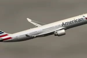Самолет на American Airlines се върна заради пътник без маска