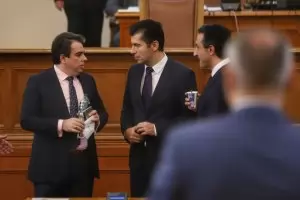 Кабинетът се разбърза с мегасделката за батериите