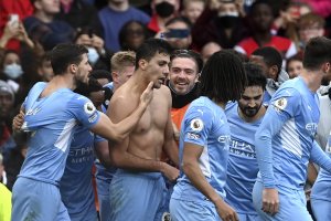 Лидерът в класирането Манчестър С спечели важна победа в борбата