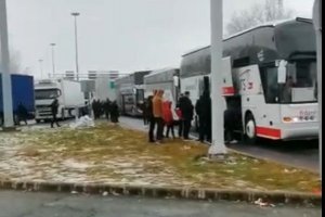 Наши сънародници са блокирани вече почти денонощие на сръбско унгарската граница където