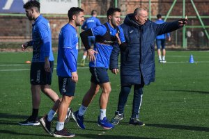 Стотици фенове на Левски изненадаха отбора и се появиха да