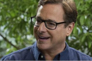 Боб Сагет стендъп комик и актьор е открит мъртъв в