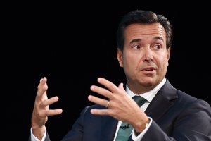 След по малко от година на поста председателят на банковия гигант