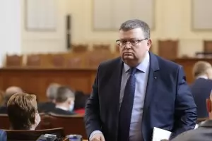 Цацаров: Предварително уведомих Радев и политици за оставката си