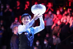 Два месеца след като спечели първата си титла в професионалния