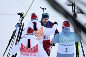 Българската щафета по биатлон завърши последна сред 18 те отбора които