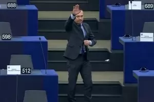 Европарламентът глоби Джамбазки с 2000 евро