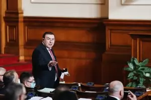 Бюджет на застоя или на измамата - НС гласува 6 млрд. за НЗОК