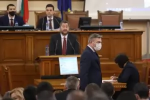 ДПС и управляващите ще се конкурират с промени в Конституцията