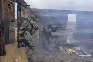 Русия изпраща още 7000 войници на границата с Украйна