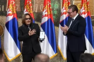Джони Деп получи орден за заслуги към Сърбия от Вучич
