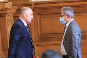 В събота разбрах от източник от управляващата коалиция  че готвят Илиян