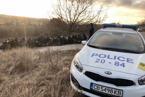 Голяма група мигранти са заловени край Нова Загора предаде БГНЕС