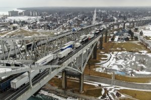 Ключовата търговска връзка между Канада и САЩ отвори отново след