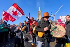 Трюдо се закани да замрази сметките на протестиращите в Канада