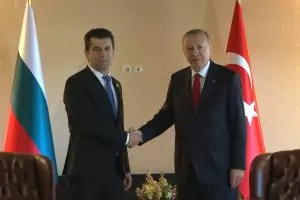 Кирил Петков се срещна с Ердоган в Анталия