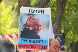 Мъничките русофили хвърлят прекомерно голяма сянка