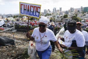 Докато светът шокиран е вперил очи във войната в Украйна