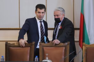 В 23 00 ч в Mинистерския съвет премиерът Кирил Петков и