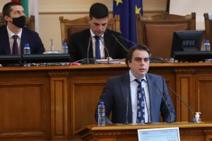 Управляващата коалиция не е единна и е видимо изнервена от