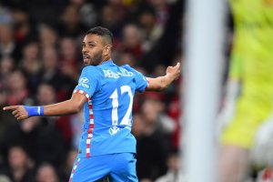 Соченият за фаворит Манчестър Юнайтед допусна домакинско поражение с 0 1