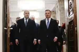 Радев: Да пратим каски и бронежилетки, но само на цивилните в Украйна