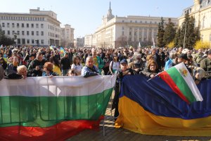 Мирните шествия и демонстрации в подкрепа на Украйна които събраха