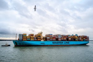 Мерск Maersk  най голямата в света компания за контейнерни превози  временно ще