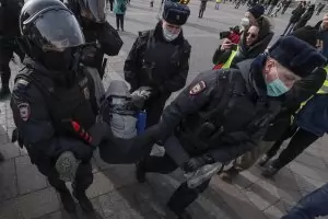 В Русия бяха арестувани почти 5000 протестиращи срещу войната